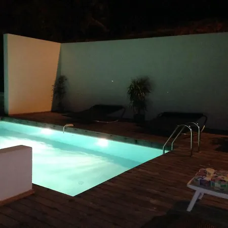 Spacieux Lumineux Independant Avec Piscine Dans 아파트 *