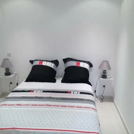 Spacieux Lumineux Independant Avec Piscine Dans * 바스티아